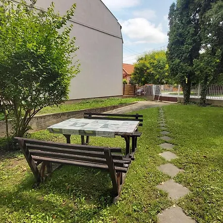 Edit Apartmanhaz