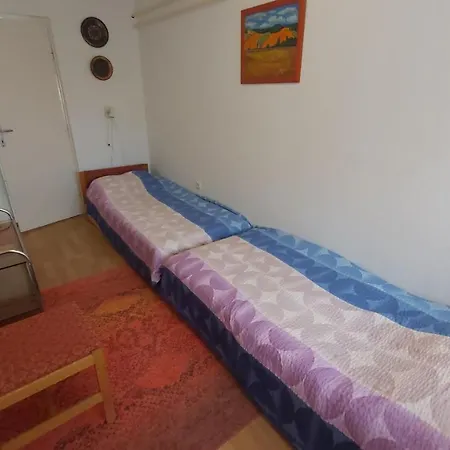 Edit Apartmanhaz Apartament