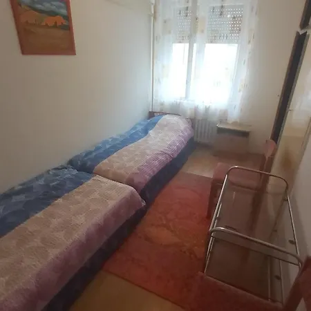 Edit Apartmanhaz