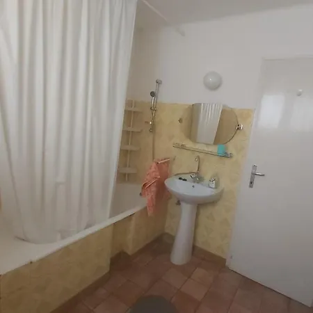 Edit Apartmanhaz
