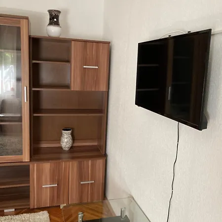 דירה Edit Apartmanhaz