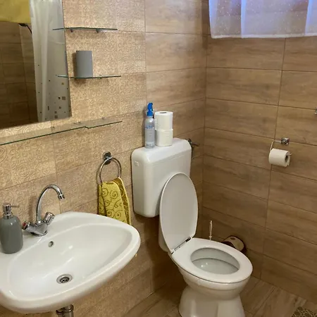 Edit Apartmanhaz Apartament *