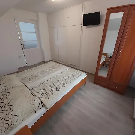 דירה Edit Apartmanhaz *