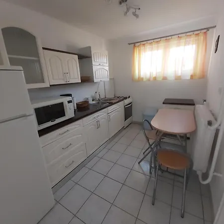 Edit Apartmanhaz